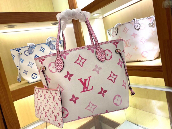 ルイヴィトンバッグ背面デザイン